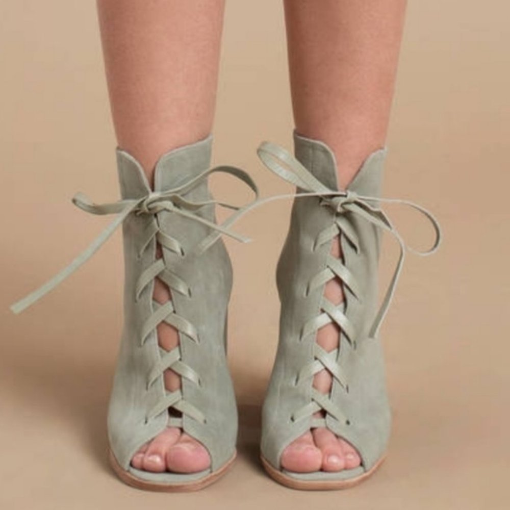 KRISTIN CAVALLARI FOR CHINESE LAUNDRY SAGE LAYTON LACE UP BOOTIES SIZE 9